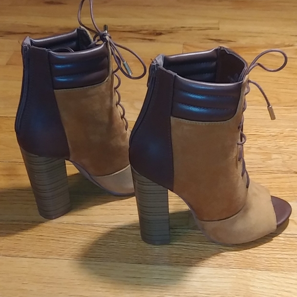 Shoes - Picture 4 of 4